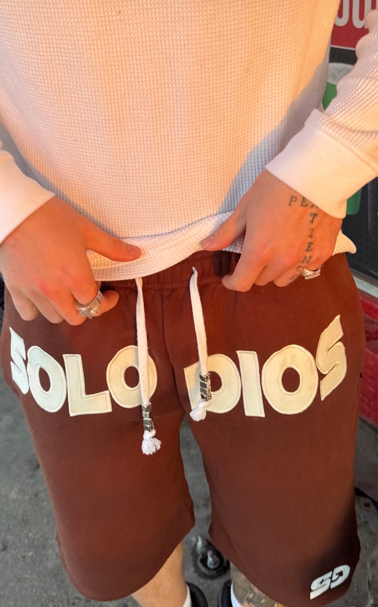 Baggy Solo Dios Shorts Cream on Brown