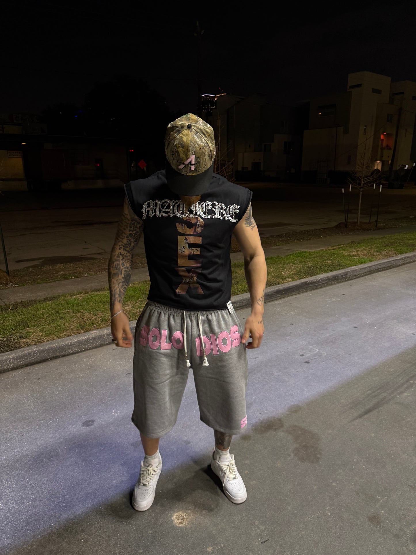 Baggy Solo Dios Shorts Pink on Grey